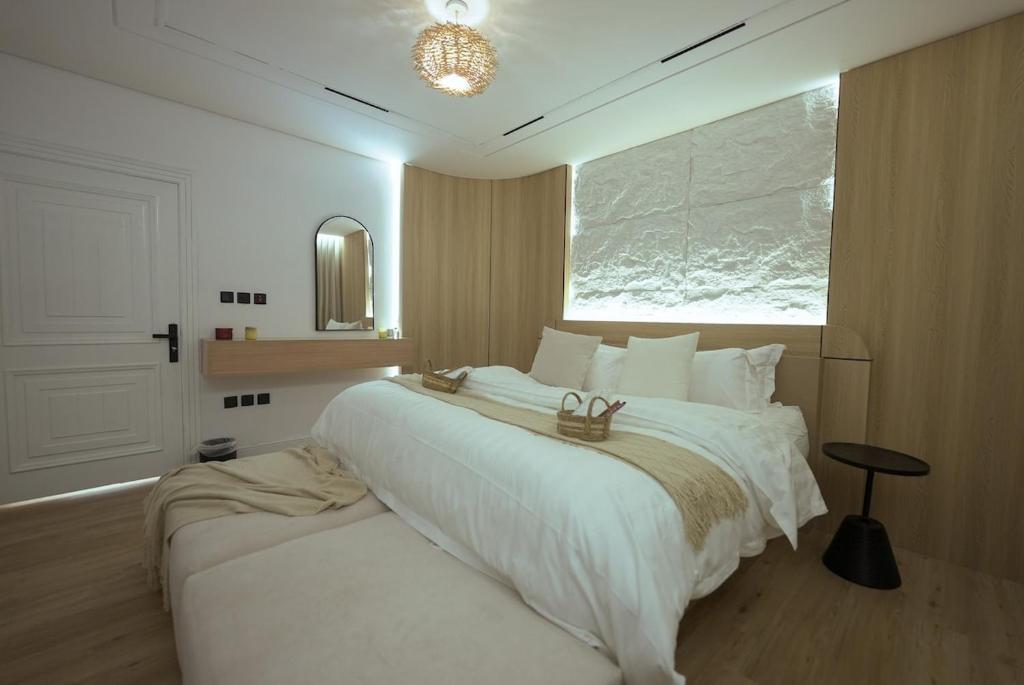 Ένα ή περισσότερα κρεβάτια σε δωμάτιο στο Luxury apartment Self Check-in 85 Screen Cardgames