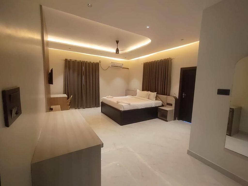 Postel nebo postele na pokoji v ubytování Firefly Kaziranga