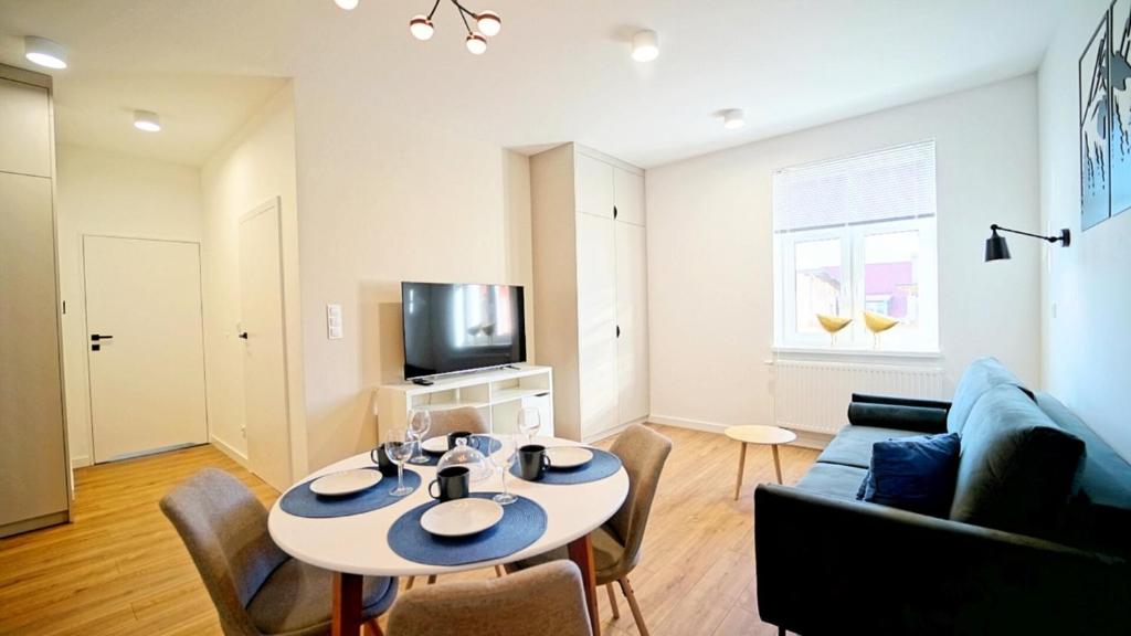 Μια τηλεόραση ή/και κέντρο ψυχαγωγίας στο Apartamenty EverySky Kowary, 1-go Maja 62