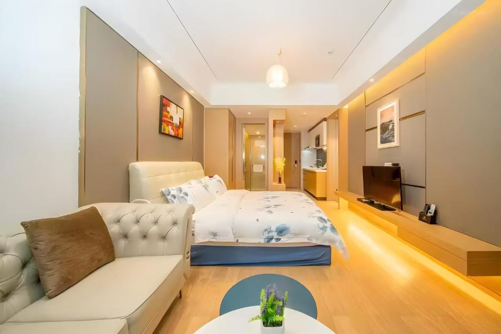 Postel nebo postele na pokoji v ubytování Guangzhou Efit International Apartment