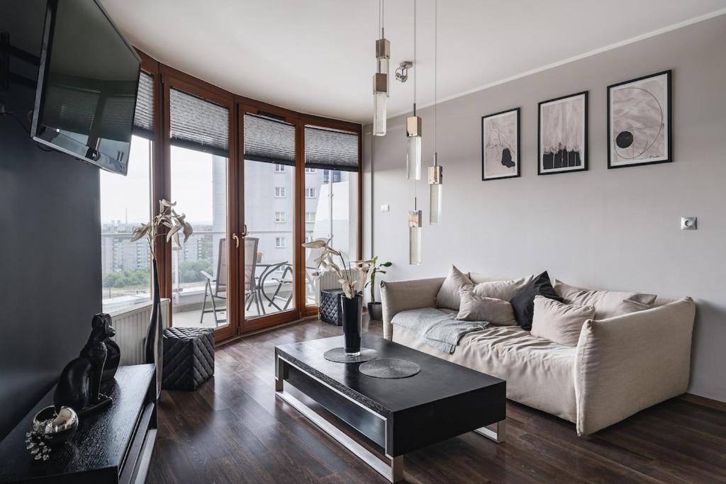 Μια τηλεόραση ή/και κέντρο ψυχαγωγίας στο Apartment 60 m with a panoramic terrace 11th floor