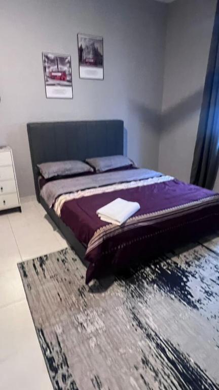 Postel nebo postele na pokoji v ubytování POOL CaSSa Ardina homestay