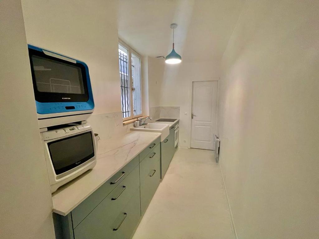 Η κουζίνα ή μικρή κουζίνα στο Cosy Jade - T2 - Quartier Château