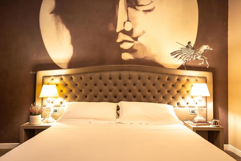 Ένα ή περισσότερα κρεβάτια σε δωμάτιο στο Hotel Ristorante Ala d'Oro