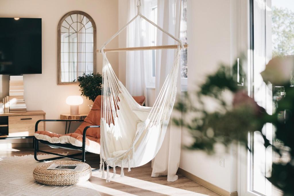 TV a/nebo společenská místnost v ubytování Premium Stadtvilla mit Großem Garten und Feuerstelle