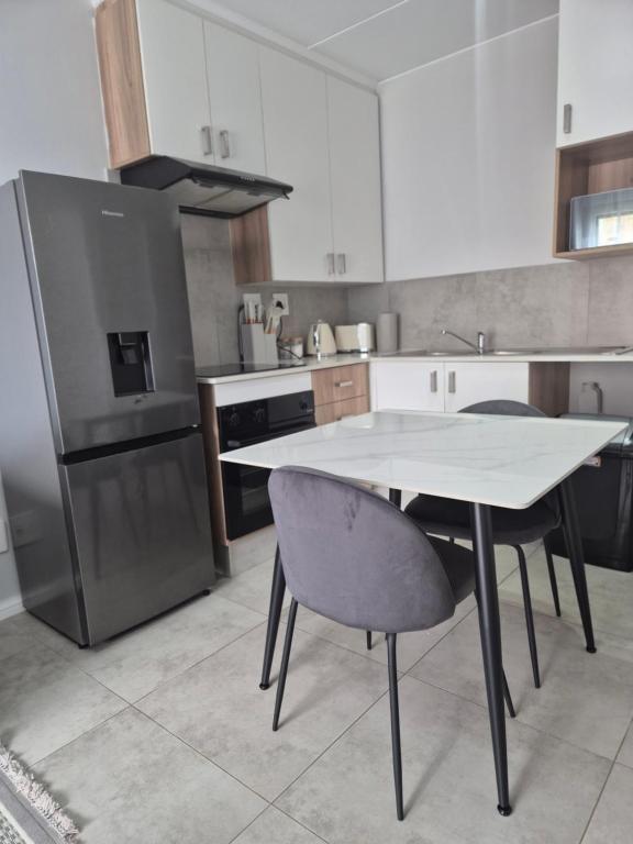 Η κουζίνα ή μικρή κουζίνα στο Village Vista at Atlasville 10km from OR Tambo