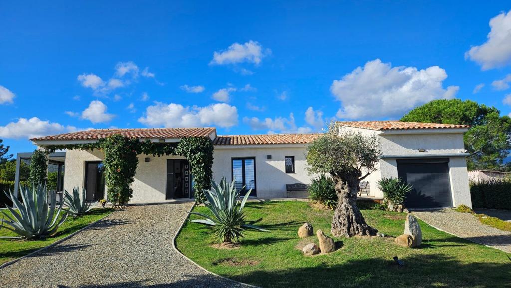 Κήπος έξω από το RUNDINELLE-Piscine privée- clim-wifi-plage à pieds