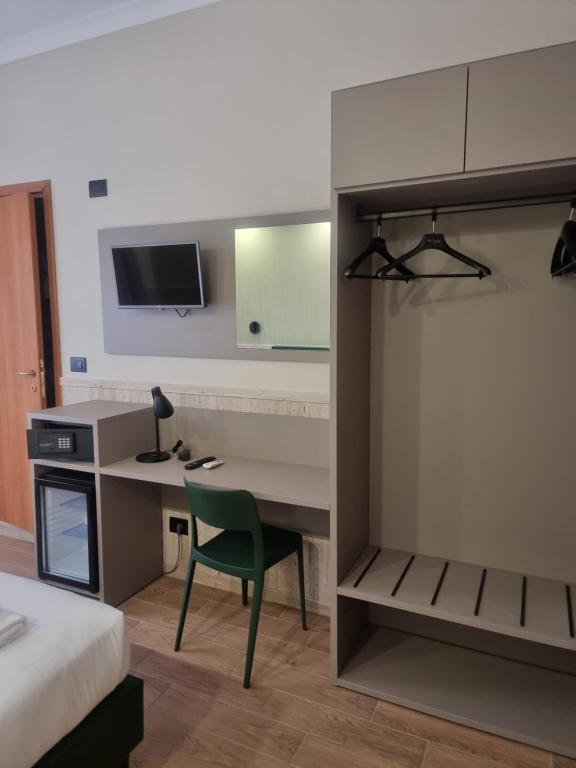 Hotel Pyramid - 