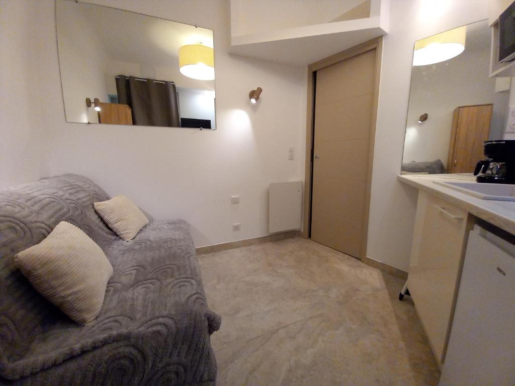Palm room