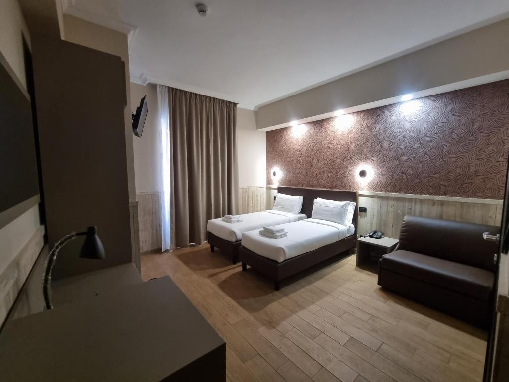 Hotel Pyramid - 
