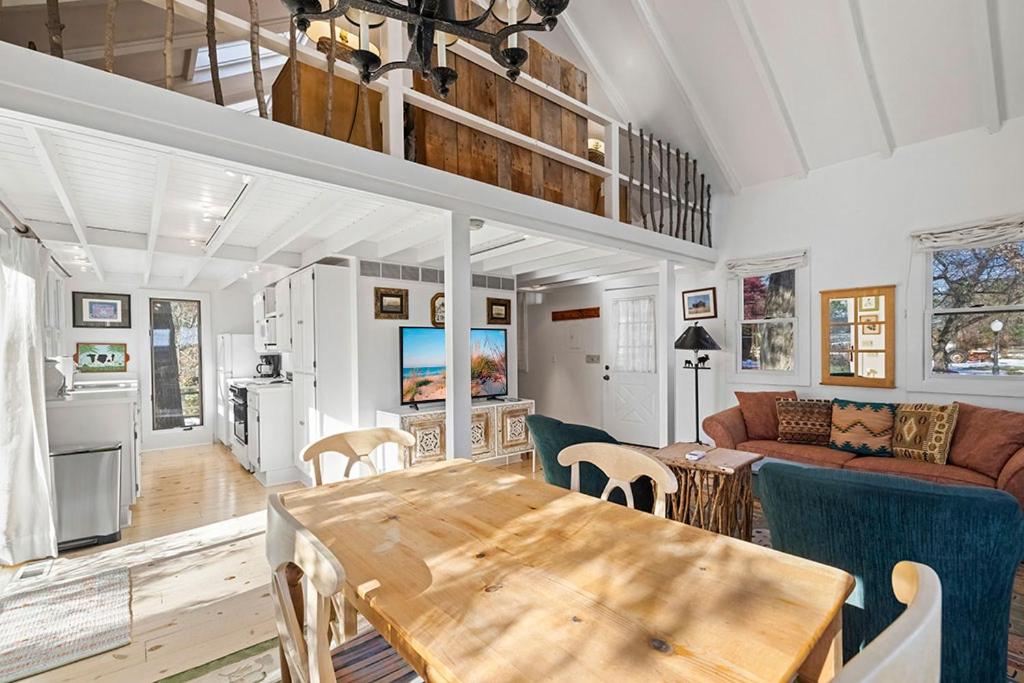 a living room with a table and a couch at Berrywood Cottage in Lakeside