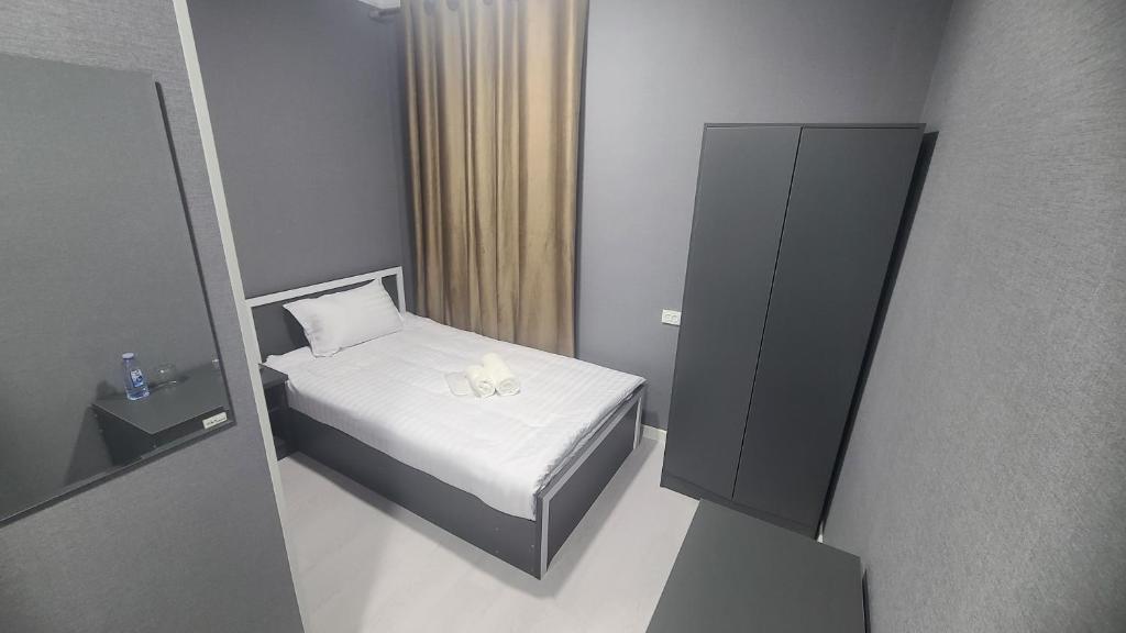 Postel nebo postele na pokoji v ubytování Imran Hotel Navoiy