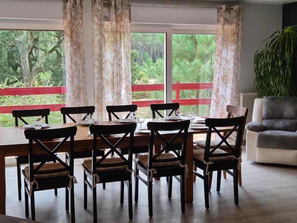 Χώρος καθιστικού στο Calme et paisible maison au milieu de la foret