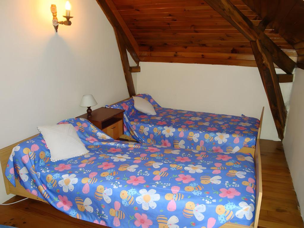 Ένα ή περισσότερα κρεβάτια σε δωμάτιο στο Gite Le Moulin