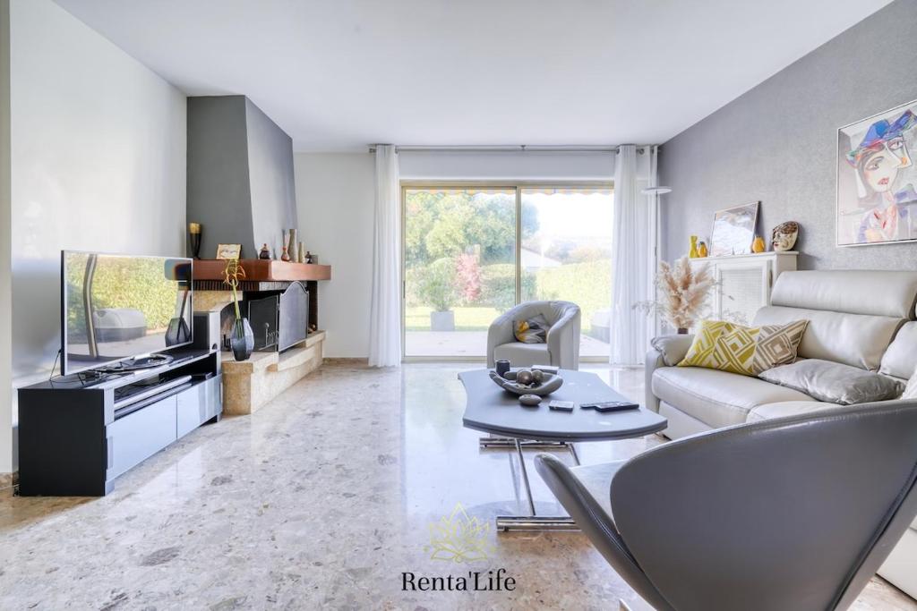 Et tv og/eller underholdning på Latignaciens Maréchal - House - 20 min Disney