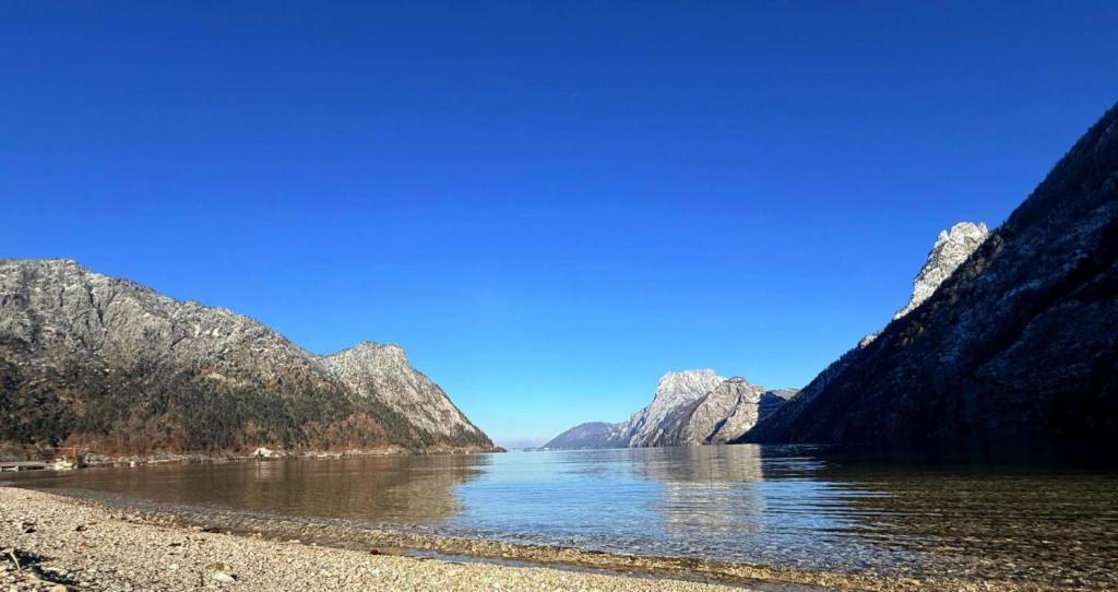 a view of a river between two mountains at Ferienhaus TraunseeStrand in Ebensee