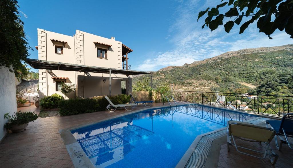 Cảnh núi rừng hoặc tầm nhìn ra núi từ biệt thự