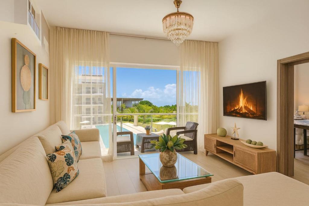 O zonă de relaxare la Elegant 2BR Apt, Steps to Hard Rock