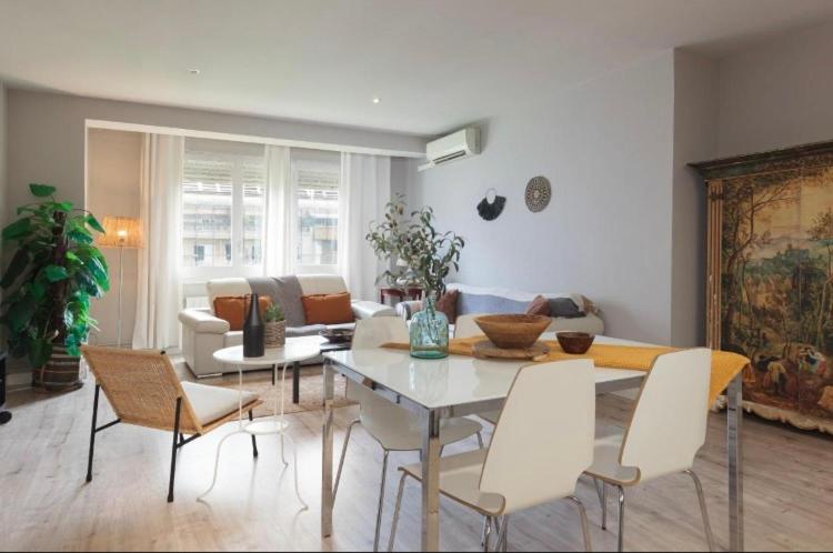 Diagonal Avenue Apartment