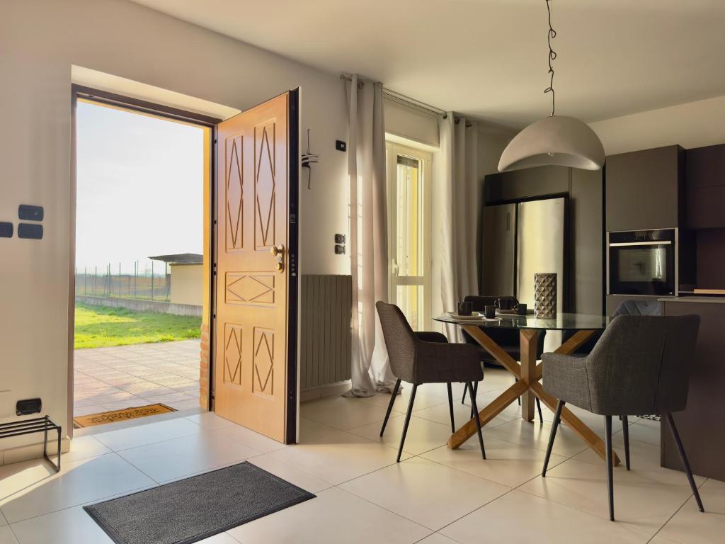 a kitchen and dining room with a table and chairs at Casa Cecilia, Natura & Relax in Villanova dʼAsti