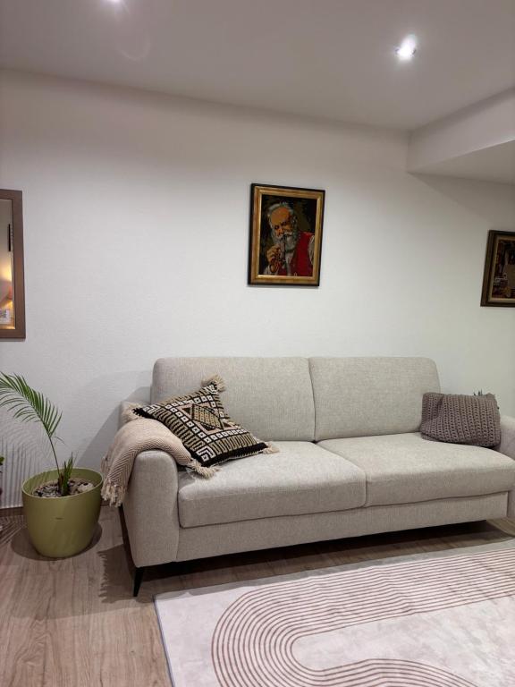 Un lugar para sentarse en Familienfreundliche Ferienwohnung an der Antoniuslinde im Kurort