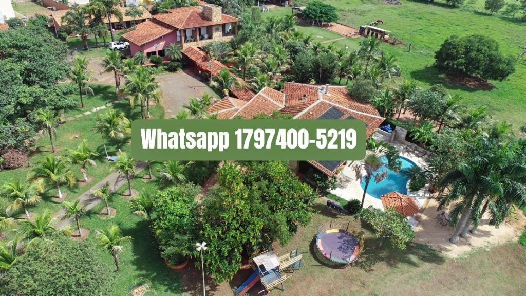 Un jardín fuera de Pousada Tropical Vereda