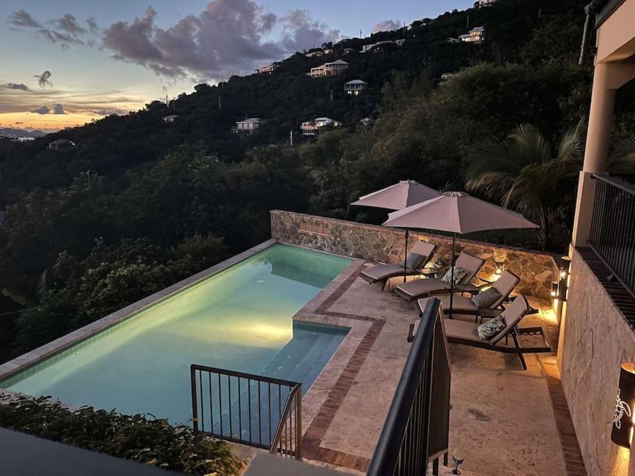 Πισίνα στο ή κοντά στο Beneath the Mango Tree Private Pool Prime Location Stunning Sunsets