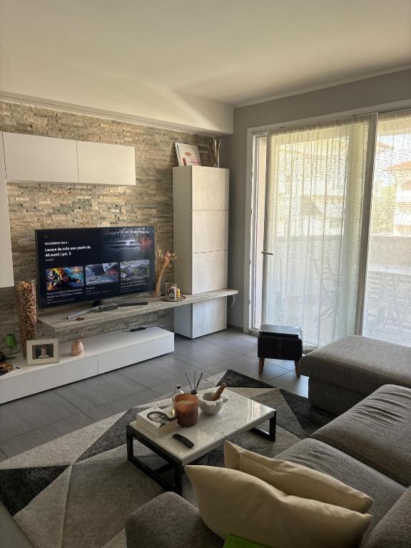 a living room with a couch and a tv at MXP-Milano-Torino Loft in Inveruno