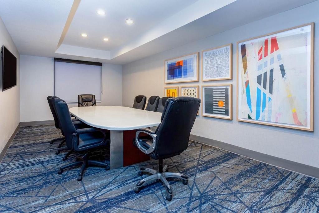 Holiday Inn Express & Suites Lantana by IHG photo