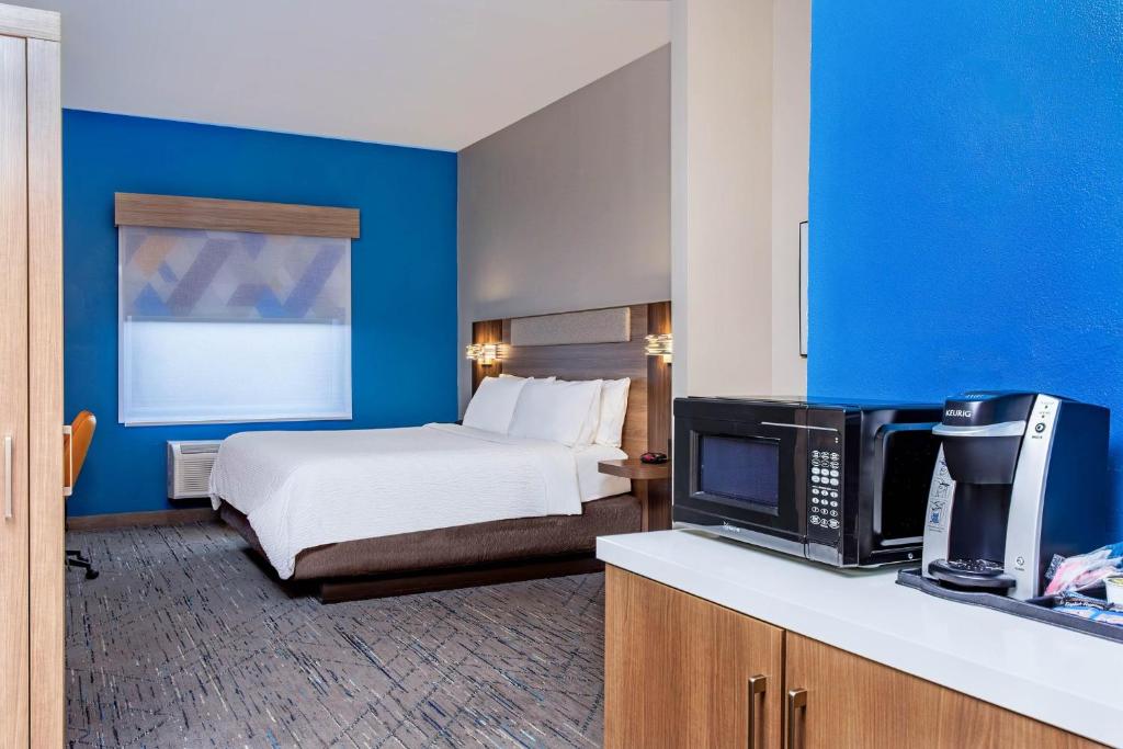 Holiday Inn Express & Suites Lantana by IHG photo