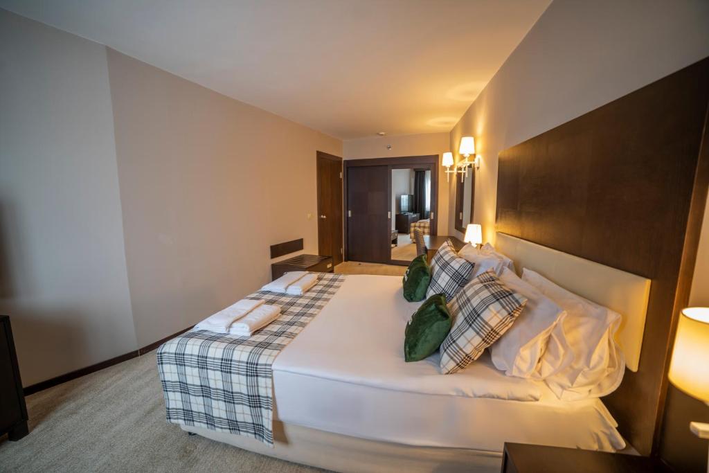 Postel nebo postele na pokoji v ubytování Karinna Hotel Convention Center & Spa Luxury - Full Board Plus