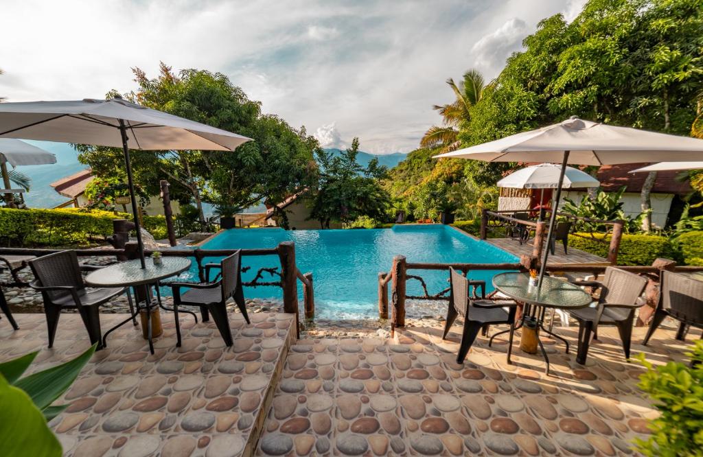 La alberca dentro o cerca de Glamping Mirador Santa Fe-Sopetran