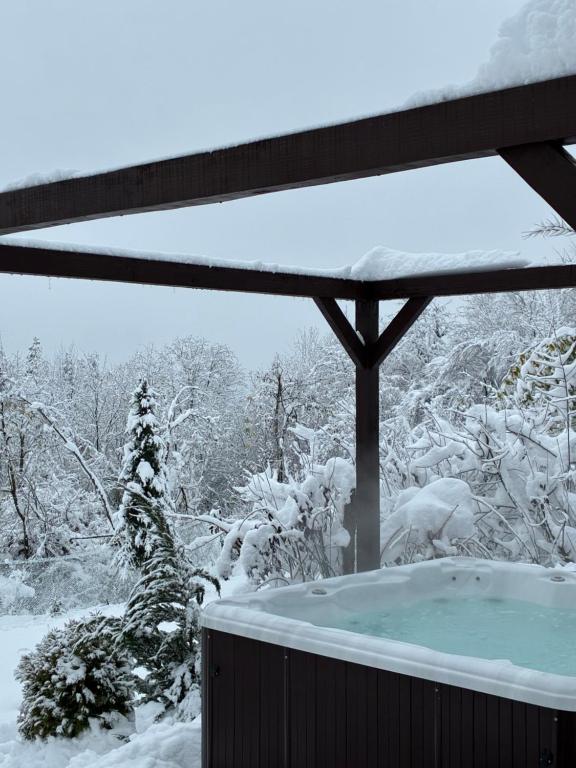 a hot tub in a snow covered yard at Forrest House in Doboj