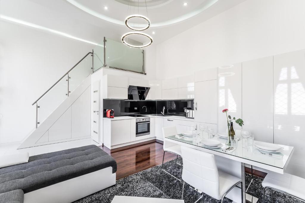 Kuchyň nebo kuchyňský kout v ubytování Opera Luxury Studio Apartment