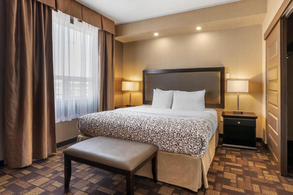 Ένα ή περισσότερα κρεβάτια σε δωμάτιο στο Best Western PLUS Fox Creek