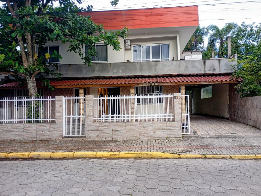 Bygningen som feriehuset ligger i