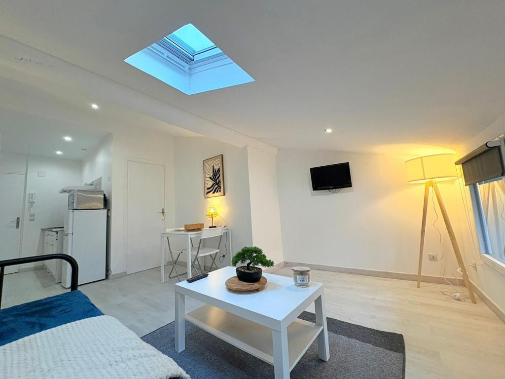 Kuchyň nebo kuchyňský kout v ubytování L'Écrin Signature, Studio élégant en centre-ville