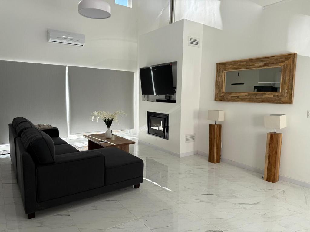 Incredible 2-story house in Solanas Design Village, Punta del Este (precios  actualizados al 2026)