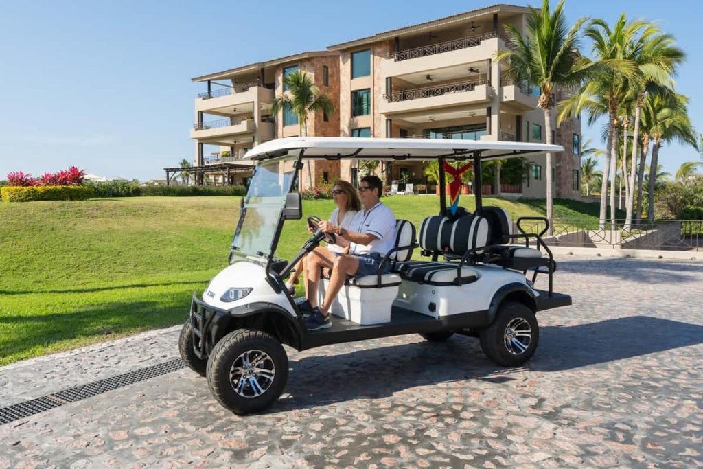 View of Luxury- HDM Condo Concierge Golf Cart, Punta Mita (aktualisierte Preise ...