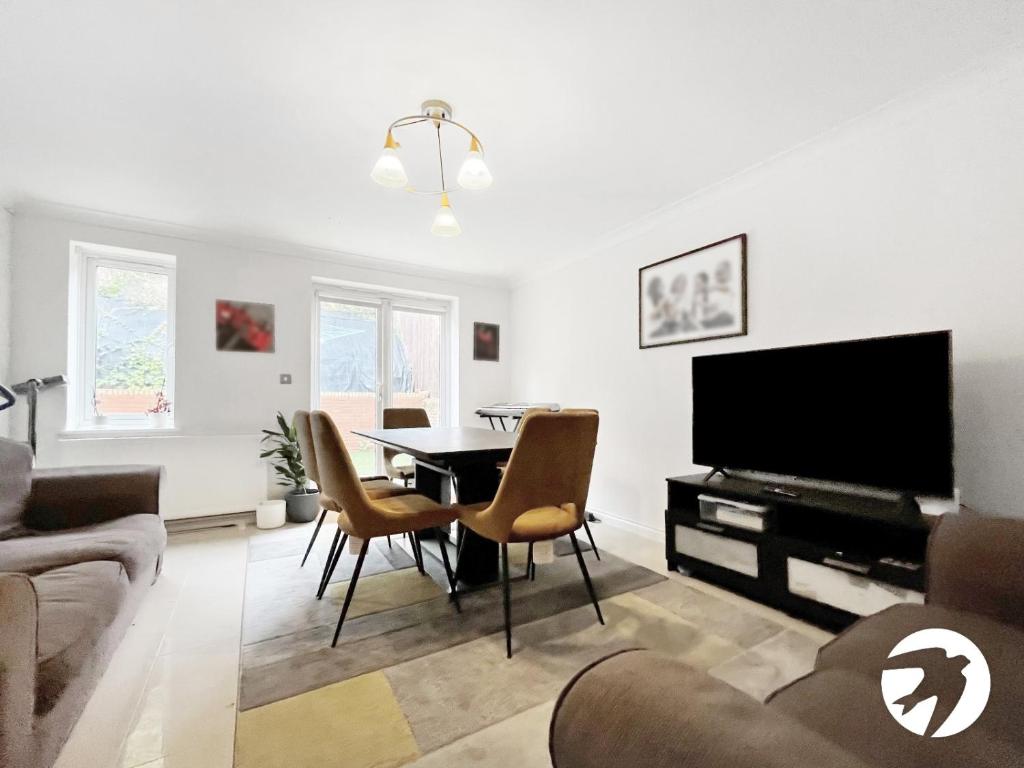 a living room with a table and a tv at 6 Bed Longstay & Shortstay property with Wifi & parking sleeps 14 in Chatham