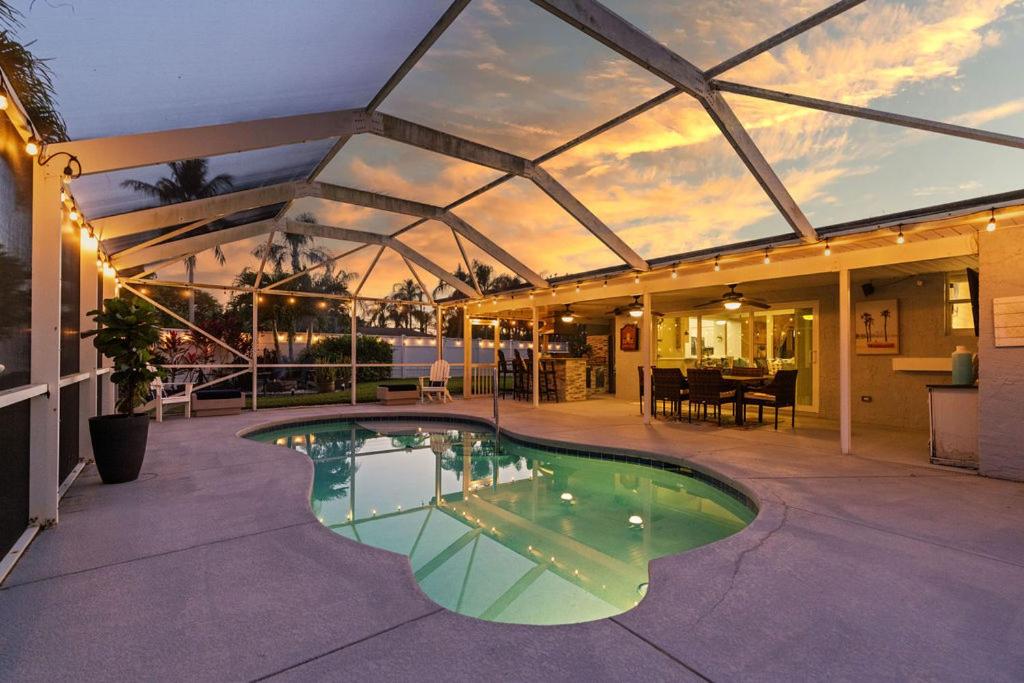 Bazén v ubytování Heated PoolFire PitOutdoor KitchenCorn Hole nebo v jeho okolí