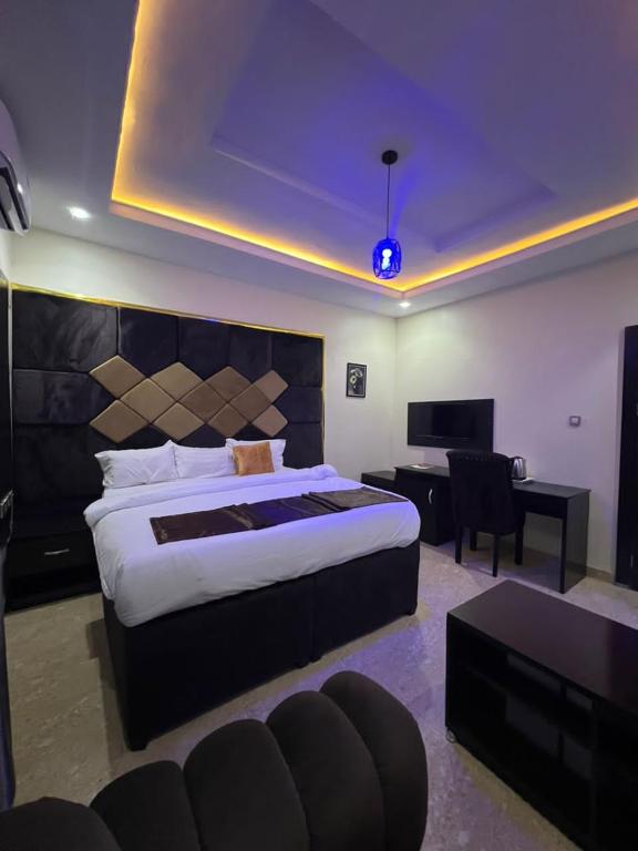 Ένα ή περισσότερα κρεβάτια σε δωμάτιο στο LEON'S HOTELS and SUITES OWERRI