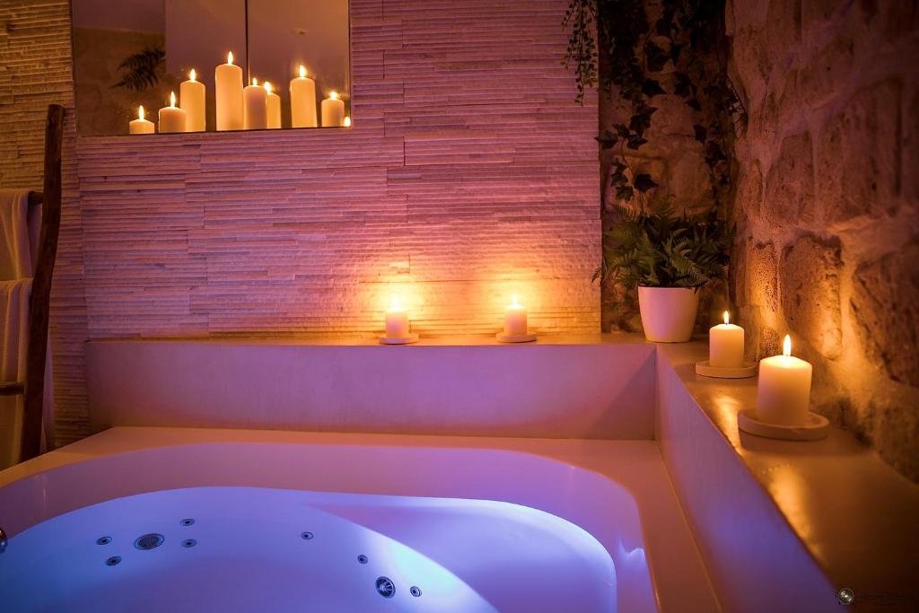 Φωτογραφία από το άλμπουμ του Chez Millouz - Triplex semi-troglodyte στο Ποντουάζ