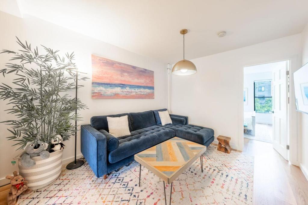 Posezení v ubytování Luxury 3BR Park Slope w Office and Washer Dryer