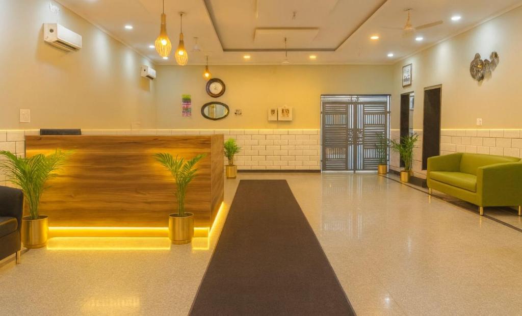 Posezení v ubytování Hotel Urban Zip Affordable - #Near Prem Mandir #Chaar Dham -