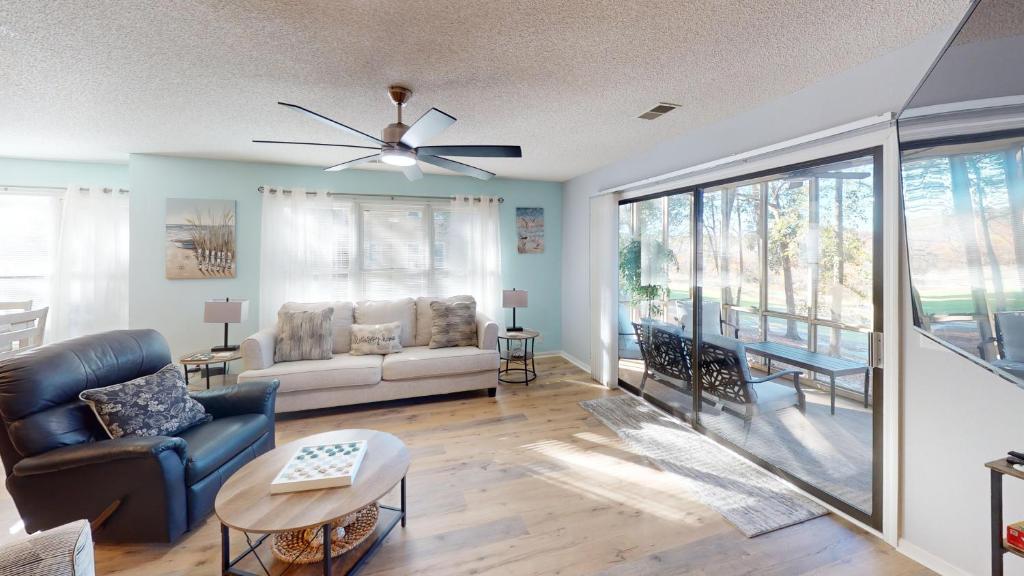 Χώρος καθιστικού στο River Creek 1 Unit 303