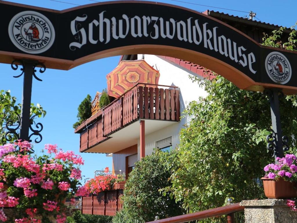 Et logo, certifikat, skilt eller en pris der bliver vist frem på Bromberger Comfortable holiday residence