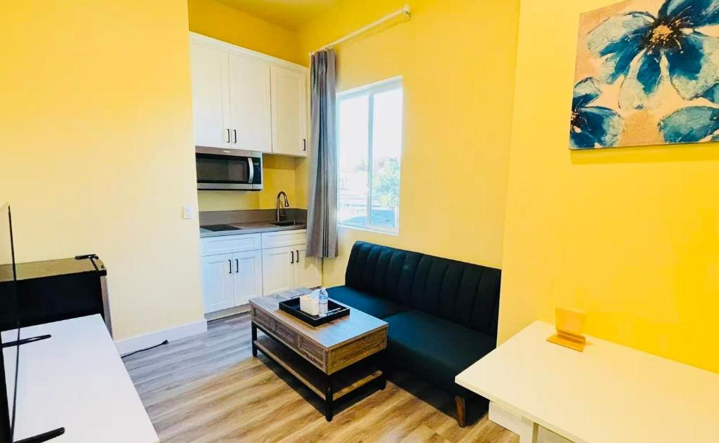 Η κουζίνα ή μικρή κουζίνα στο New one-bedroom suite