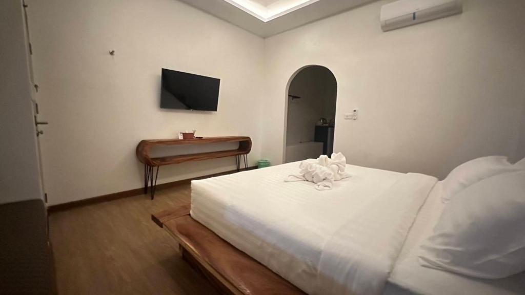 Ένα ή περισσότερα κρεβάτια σε δωμάτιο στο โรงแรมบ้านโอบอ้อม