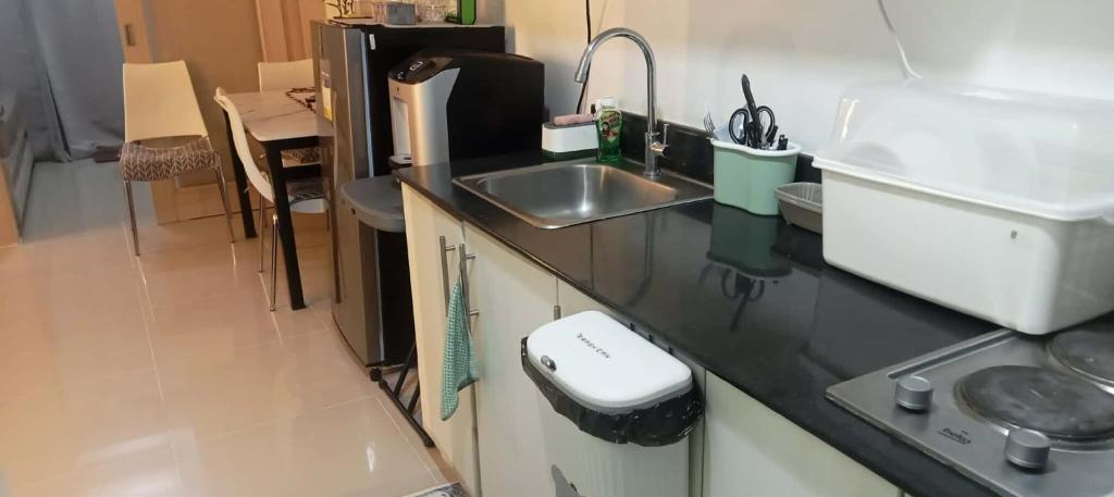 Kuchyň nebo kuchyňský kout v ubytování CHIC ROOM pasay sea residence